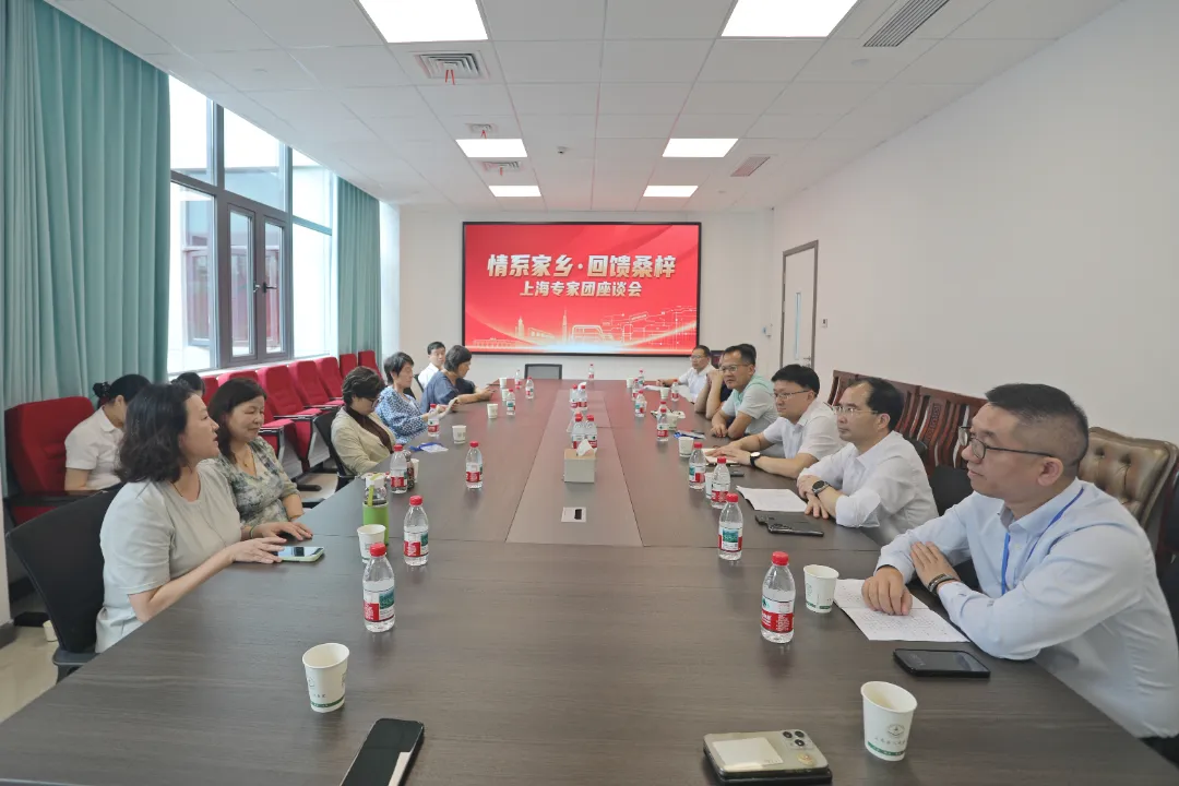座谈会.JPG